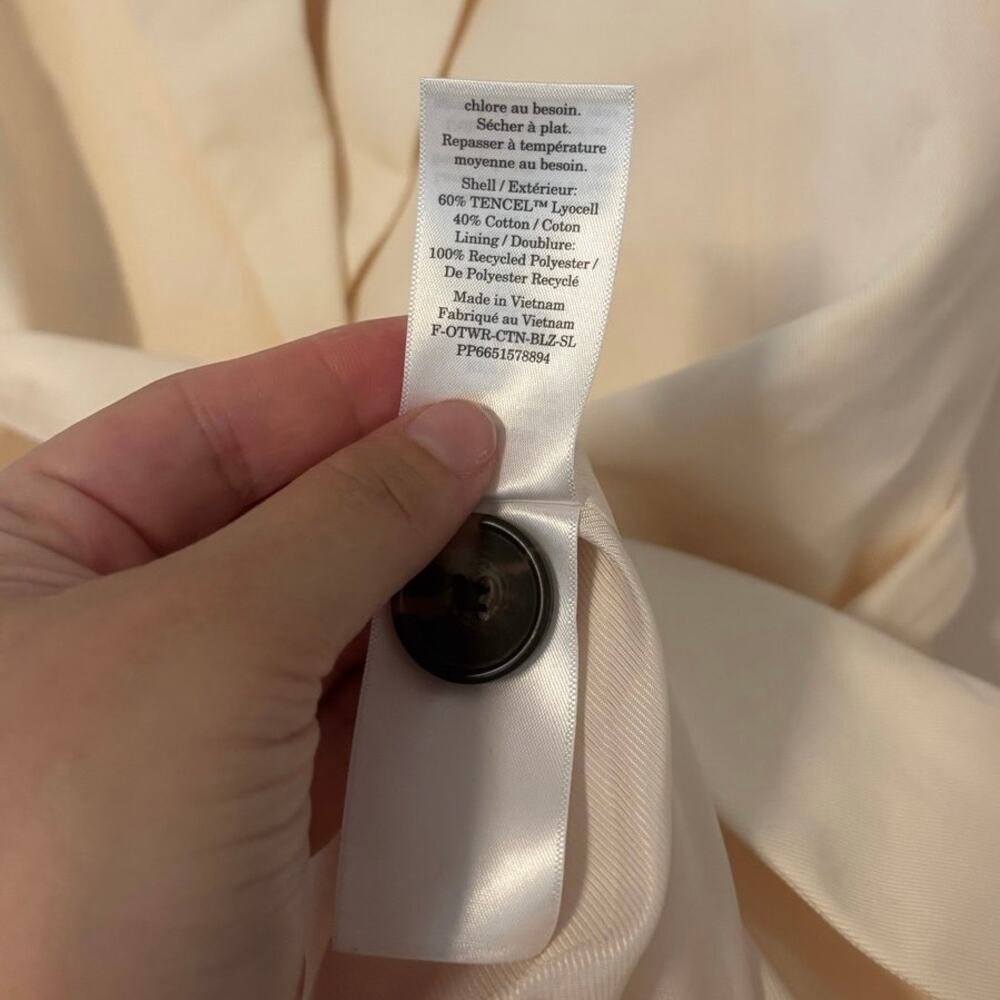 Worn once Everlane The Sleeveless Blazer in Buttersmooth In Bone Size 4 - Picture 7 of 8